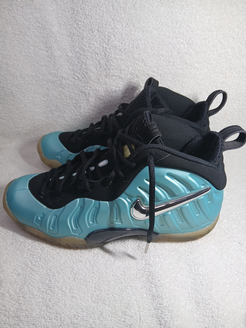 Nike Youth' Size 7/ Womens Size 8.5 Foamposite Pro Mid-Top Basketball Shoes